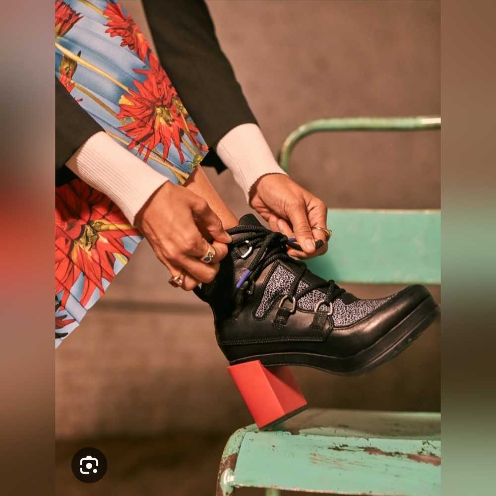 SOREL Blake Laced Ankle Boots Woman’s Size 9 Red Chunky Block Heel Platform